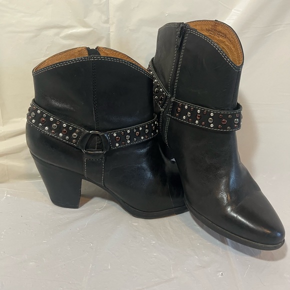 Sofft Noreen Black Leather Studded Harness Heeled Ankle Cowboy‎ Boot - Picture 3 of 15